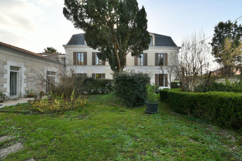 Maison de maîtres - 340 m² - 11 pièces