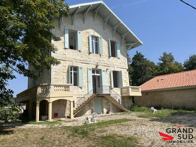 Maison - 207 m² - 7 pièces