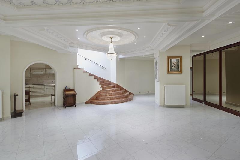 Maison - 296 m² - 10 pièces