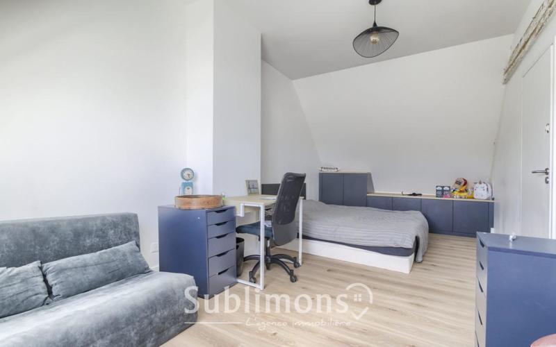 Maison - 235 m² - 9 pièces