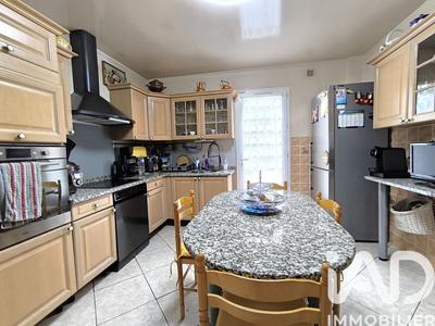 Maison - 185 m² - 7 pièces