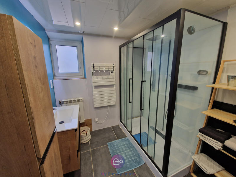 Maison - 168 m² - 9 pièces