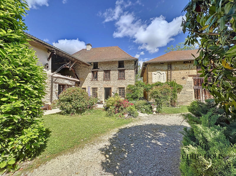 Maison - 220 m² - 6 pièces