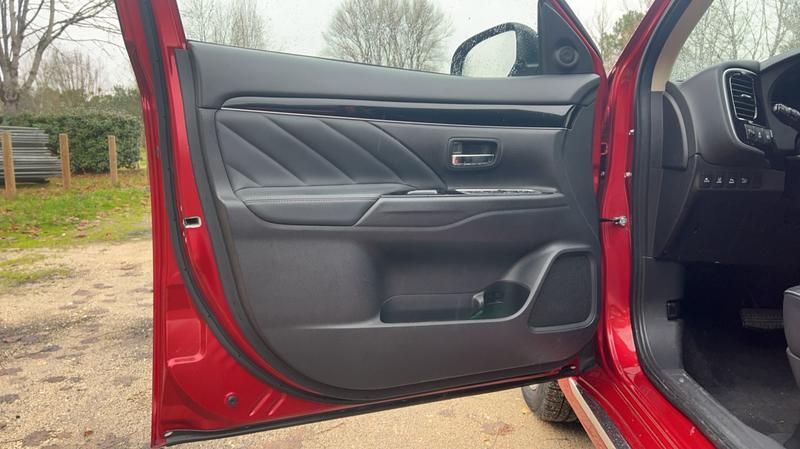 Mitsubishi Outlander 2.4 Mivec 224 Plug in Hybrid 4wd Intense