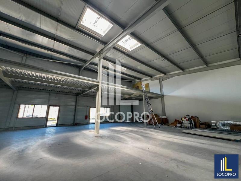 Local d'activité / Entrepôt - 997 m²