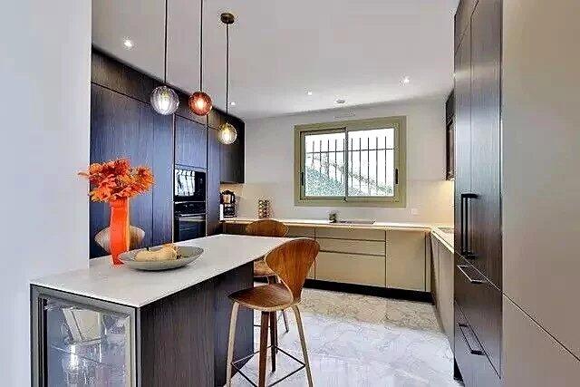 Villa - 267 m² - 9 pièces