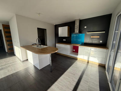 Maison - 96 m² - 4 pièces