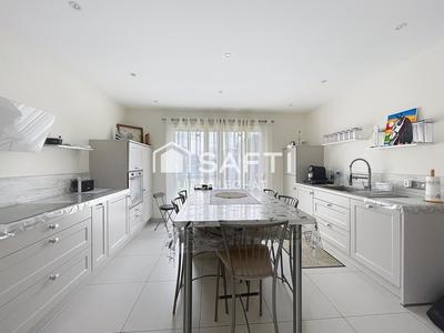 Maison - 140 m² - 6 pièces