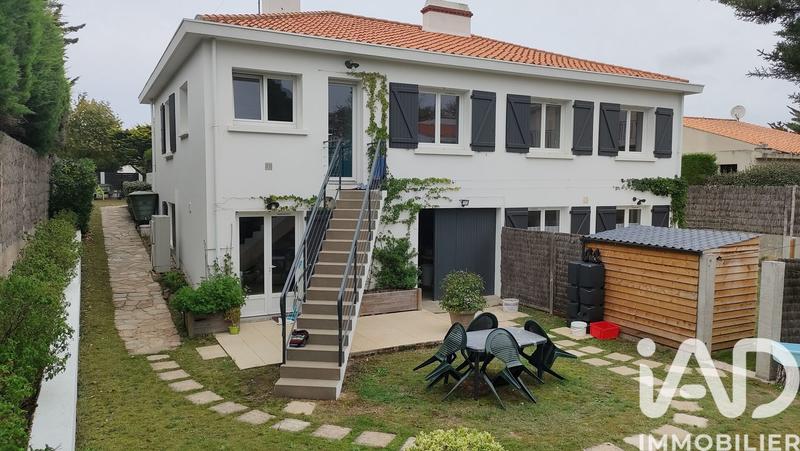 Maison - 217 m² - 9 pièces