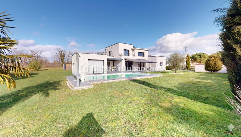 Villa - 200 m² - 8 pièces