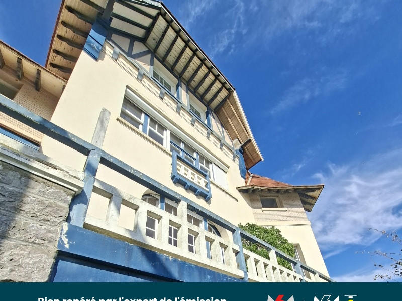 Maison - 296 m² - 16 pièces