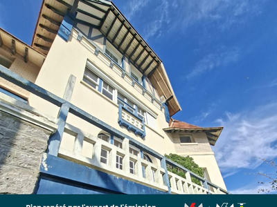 Maison - 296 m² - 16 pièces