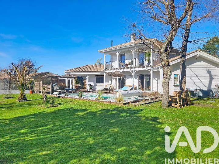 Maison - 198 m² - 8 pièces