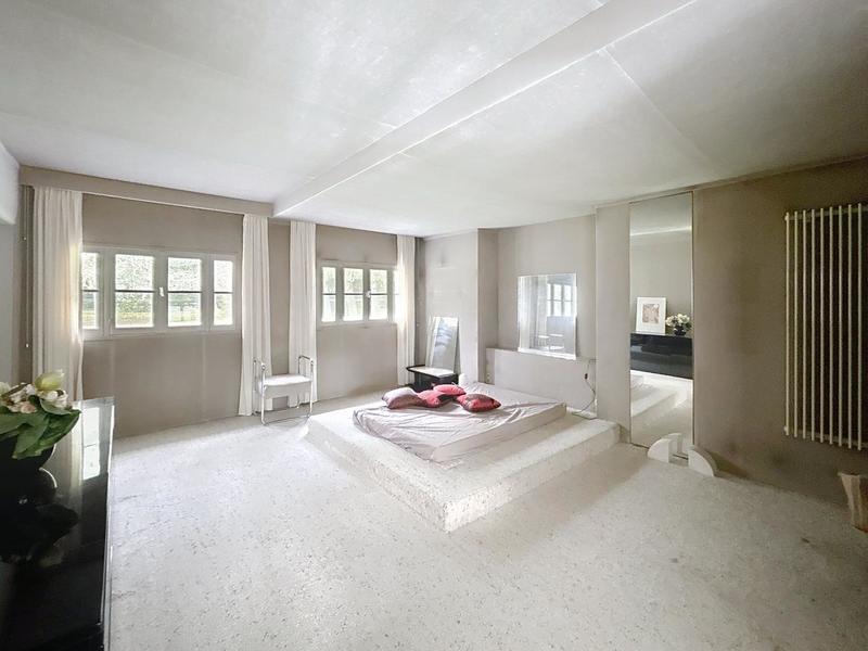 Maison - 340 m² - 10 pièces