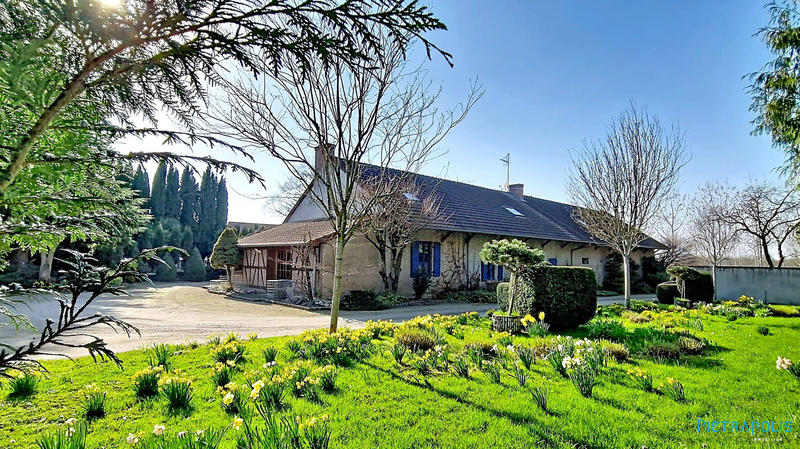 Maison ancienne - 278 m² - 9 pièces