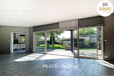 Maison de ville - 244 m² - 7 pièces