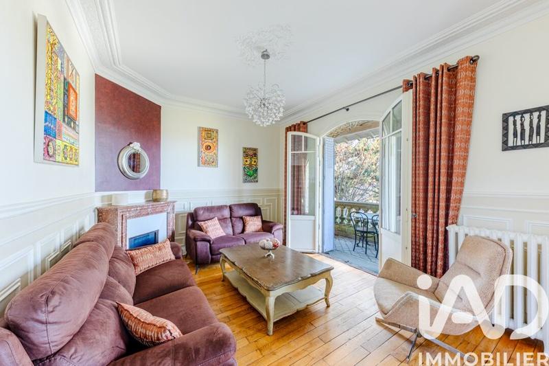 Maison - 210 m² - 11 pièces