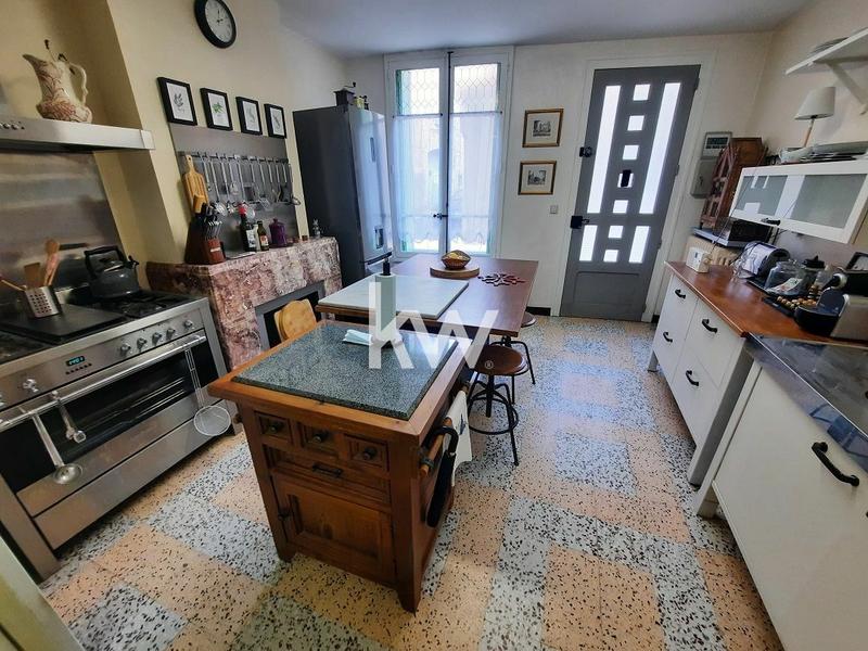 Maison - 360 m² - 8 pièces