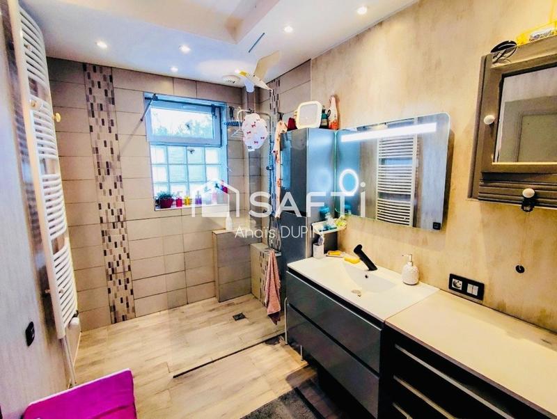 Maison - 198 m² - 8 pièces