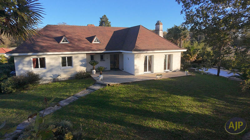 Maison - 197 m² - 7 pièces