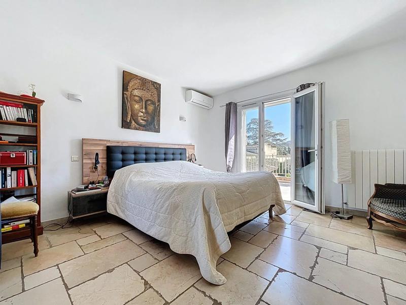 Villa - 240 m² - 7 pièces