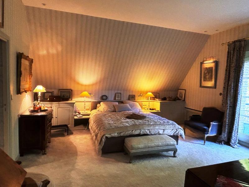 Maison - 275 m² - 12 pièces