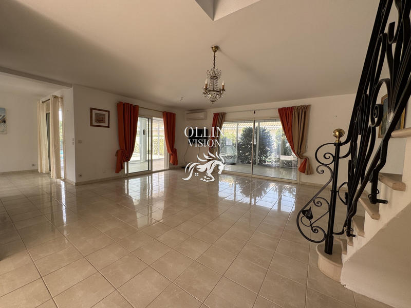 Villa - 208 m² - 9 pièces