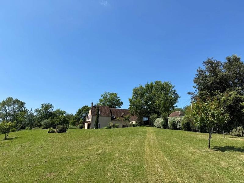 Propriété - 207 m² - 6 pièces