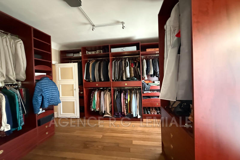 Maison - 326 m² - 12 pièces