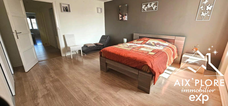 Maison - 220 m² - 5 pièces