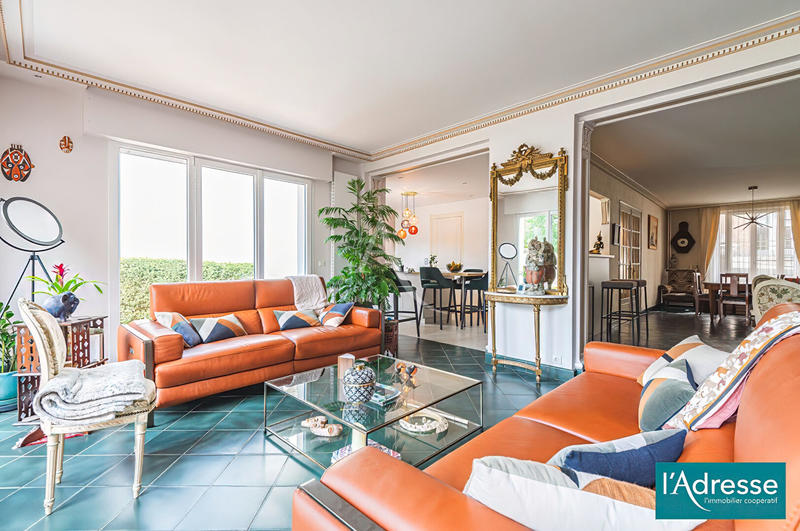 Maison - 208 m² - 10 pièces