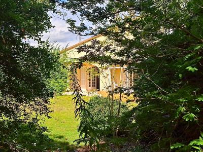 Maison - 180 m² - 9 pièces