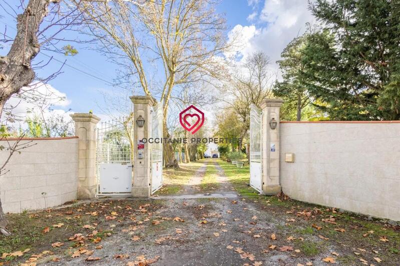 Propriété - 425 m² - 14 pièces