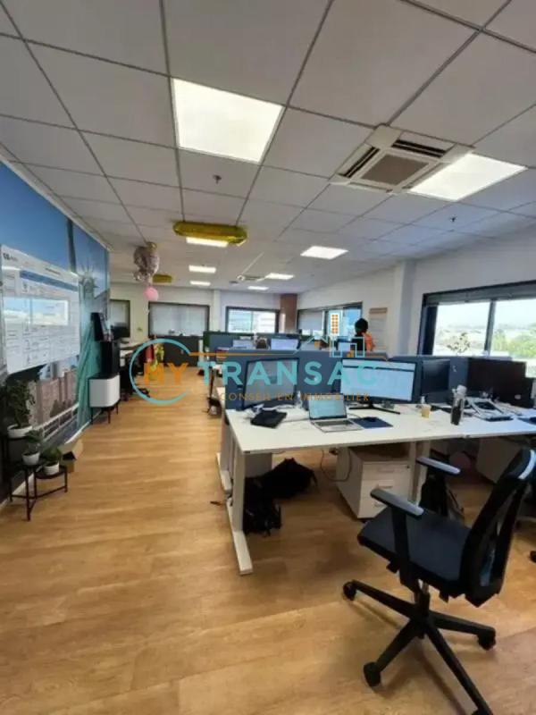 Entrepôt - 9 456 m²