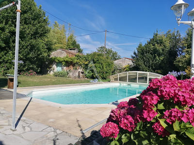 Maison - 229 m² - 9 pièces