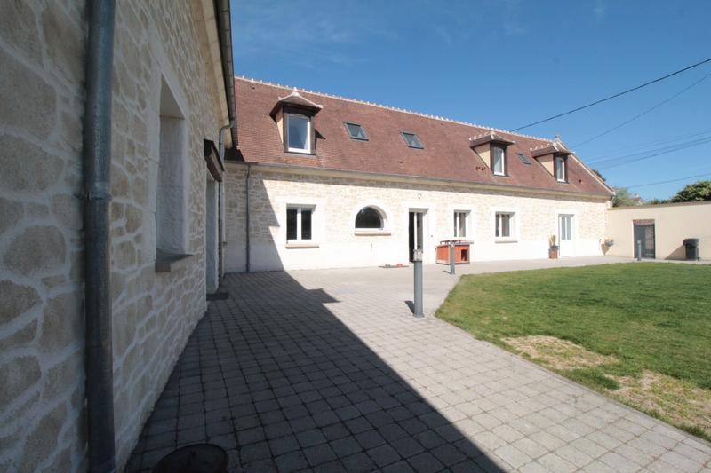 Maison - 280 m² - 8 pièces