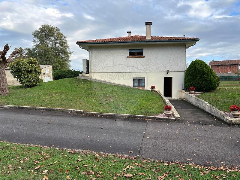 Maison - 200 m² - 6 pièces