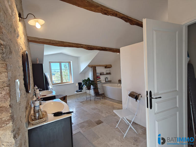 Maison - 576 m² - 14 pièces