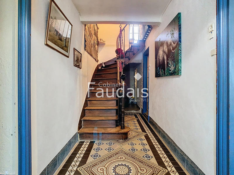 Maison - 248 m² - 10 pièces