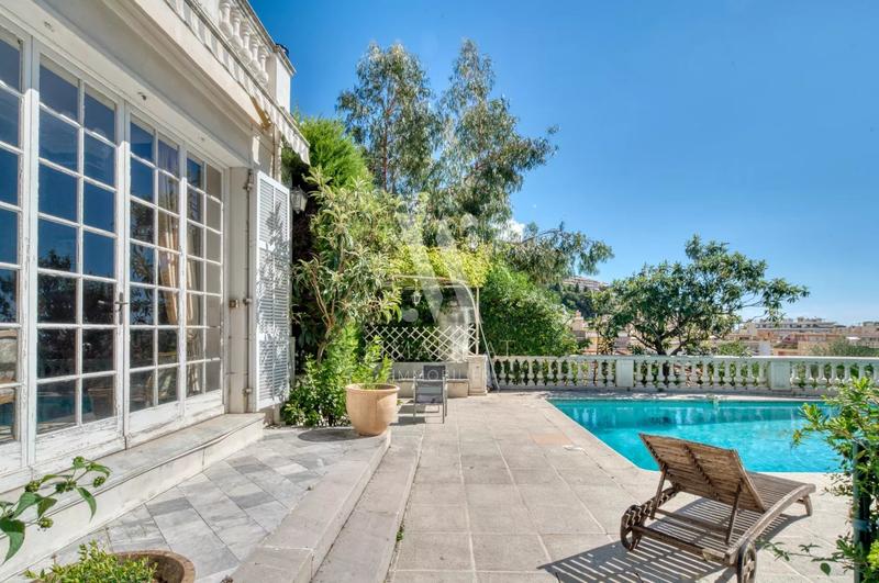 Villa - 475 m² - 12 pièces