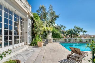 Villa - 475 m² - 12 pièces