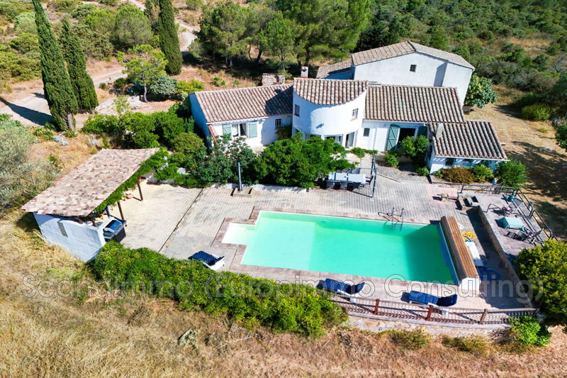 Maison - 234 m² - 9 pièces