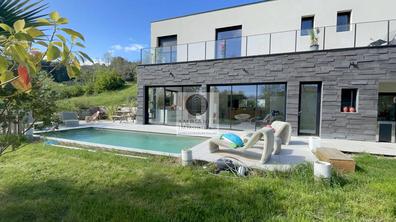 Maison - 166 m² - 6 pièces