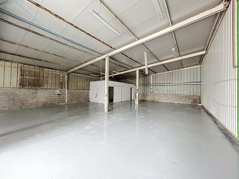Entrepôt - 1 340 m²