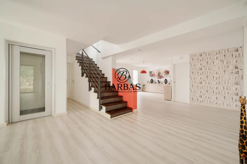 Duplex - 302 m² - 10 pièces