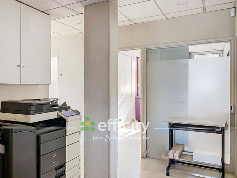 Local d'activité / Entrepôt - 670 m² - 25 pièces