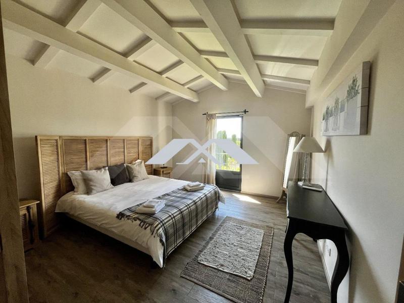 Maison - 280 m² - 7 pièces