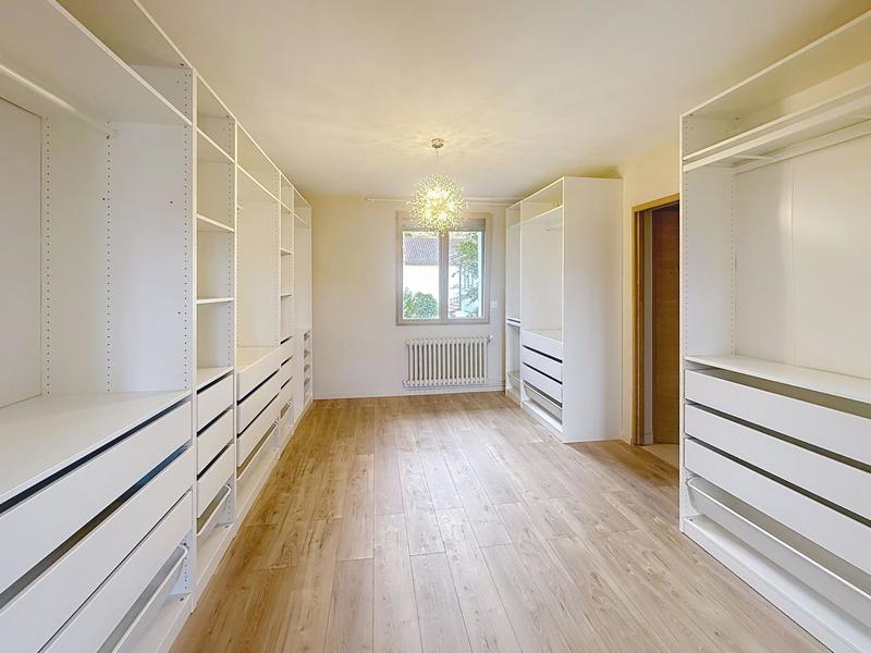 Maison - 221 m² - 6 pièces