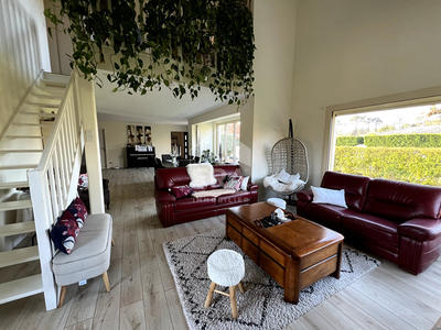 Maison - 210 m² - 7 pièces