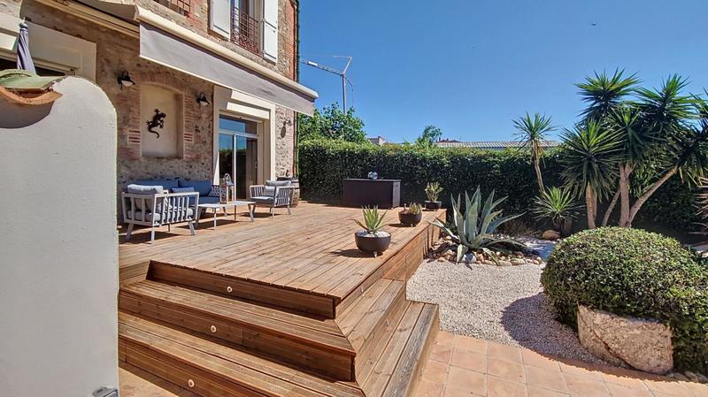 Demeure - 223 m² - 6 pièces